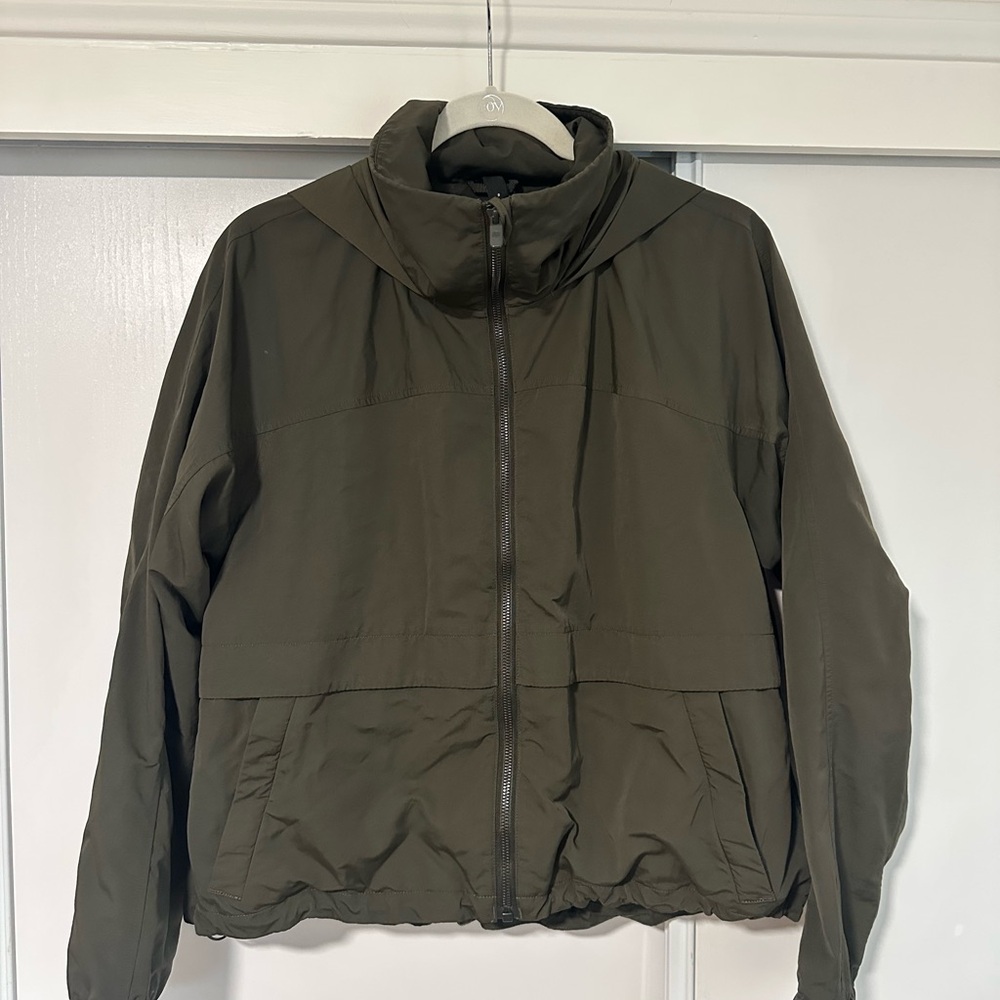 Lululemon Lightweight Hidden Hood Full-Zip Rain Jacket — Army Green, Women’s 8